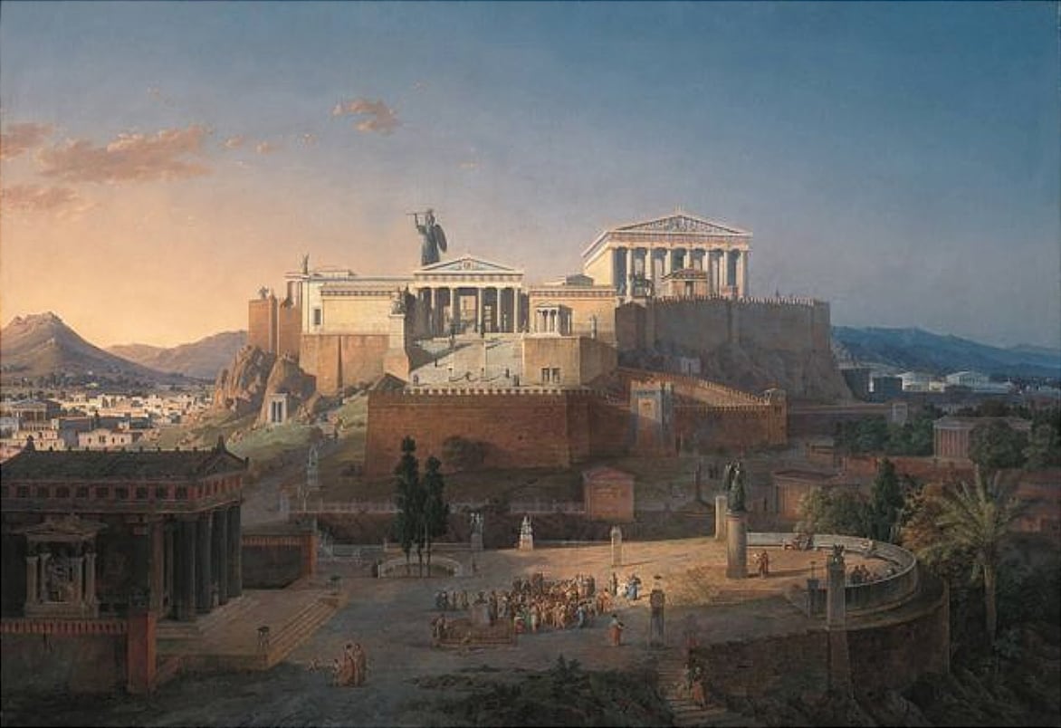 Pintura de paisagem ao entardecer: a Acrópole de Atenas, com o Partenon no alto, a grande estátua de Atena e a muralha; em primeiro plano, uma praça com um grupo de pessoas reunidas