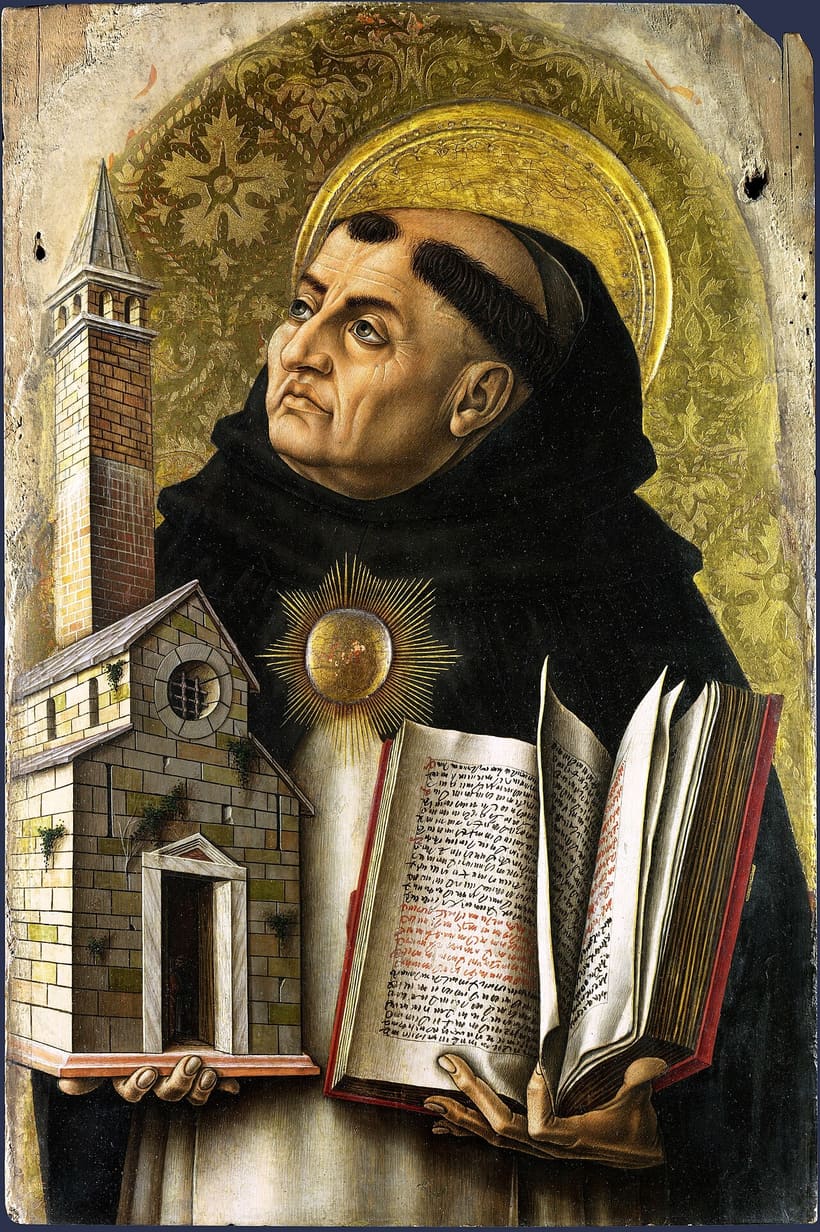 Pintura em fundo dourado de um frade dominicano de hábito preto e branco, com auréola, que segura uma igreja em miniatura em uma das mãos e um livro aberto na outra, com um disco de sol no peito