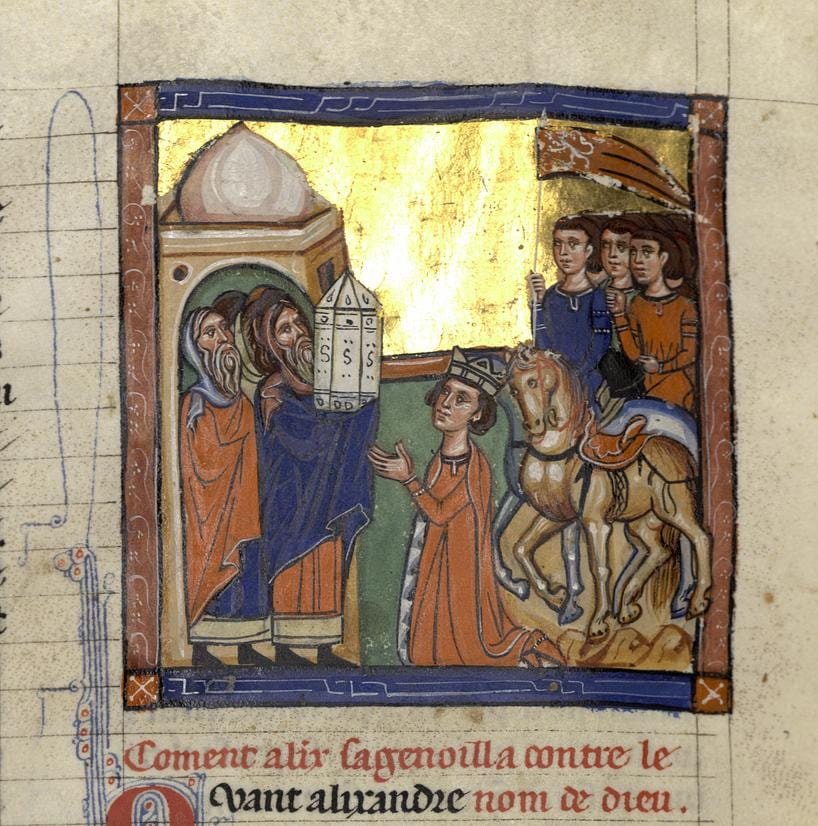 Miniatura medieval com fundo dourado: um rei coroado ajoelhado diante de dois sacerdotes à porta de um edifício, que carregam um objeto branco; cavaleiros atrás do rei
