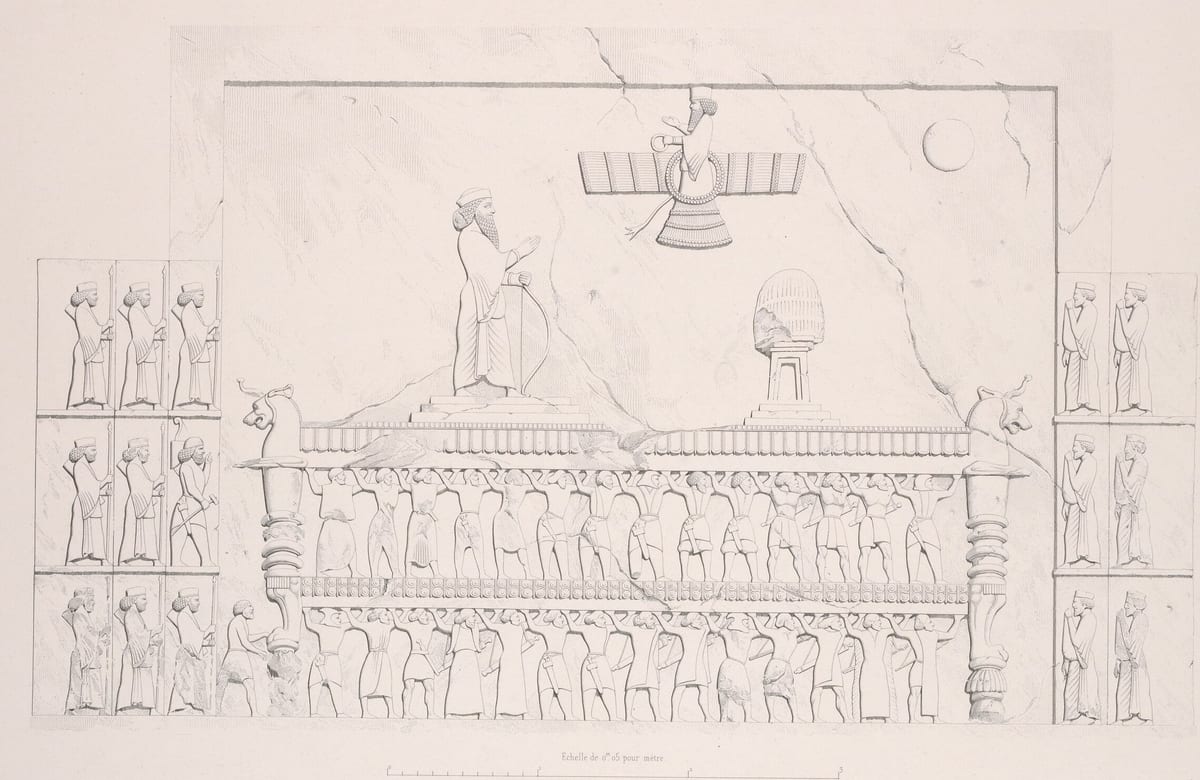 Fachada de uma tumba real em Naqsh-e Rustam: o rei diante do altar de fogo, sob o disco alado; litografia de Eugène Flandin