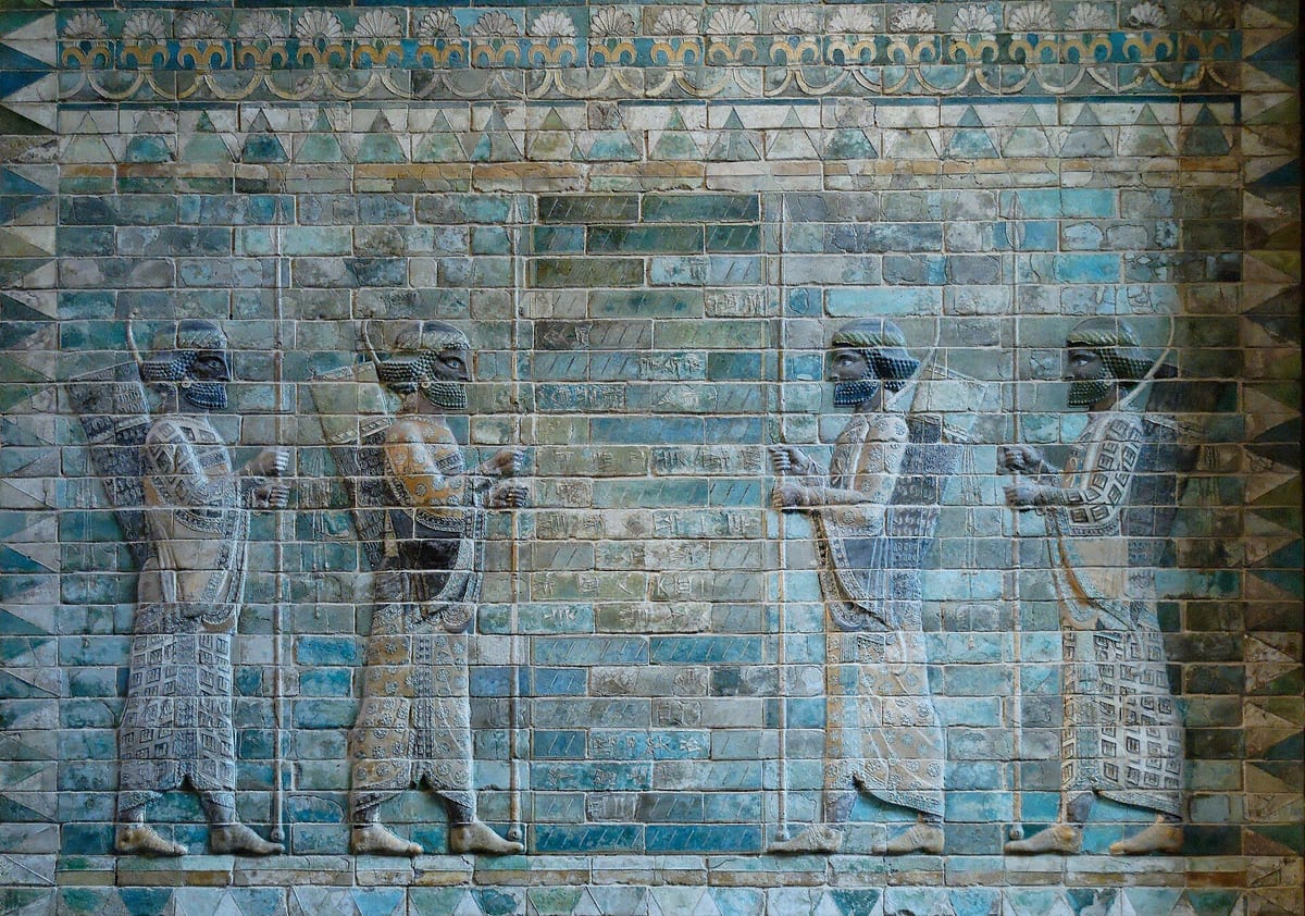 Friso de arqueiros em tijolos esmaltados do palácio de Dario em Susa, no Louvre