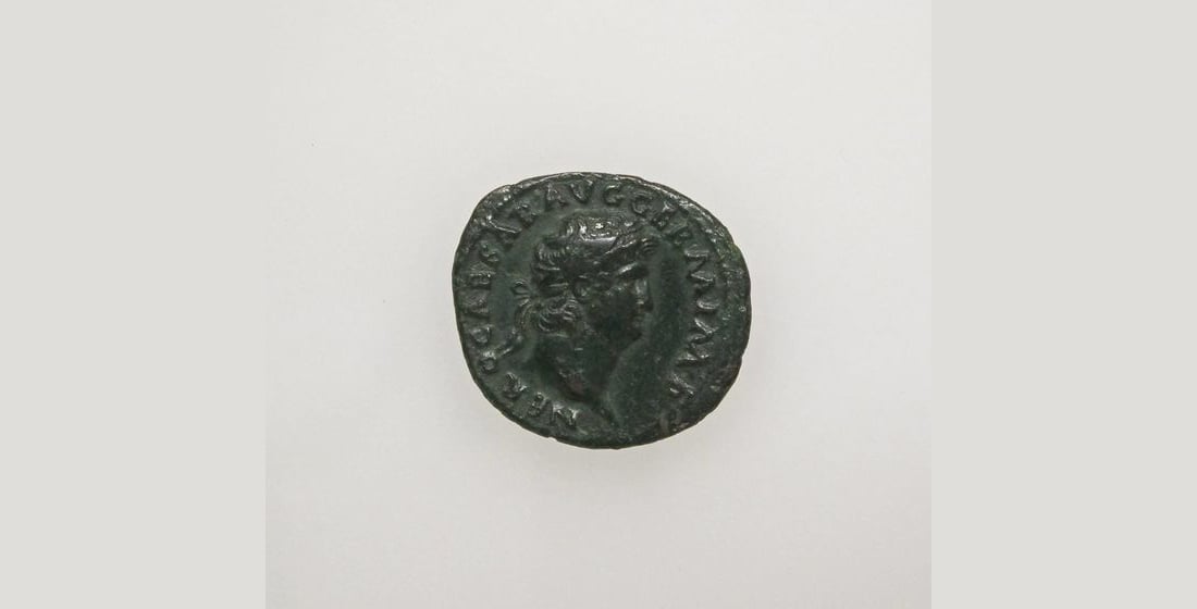 Moeda de bronze com o perfil de Nero