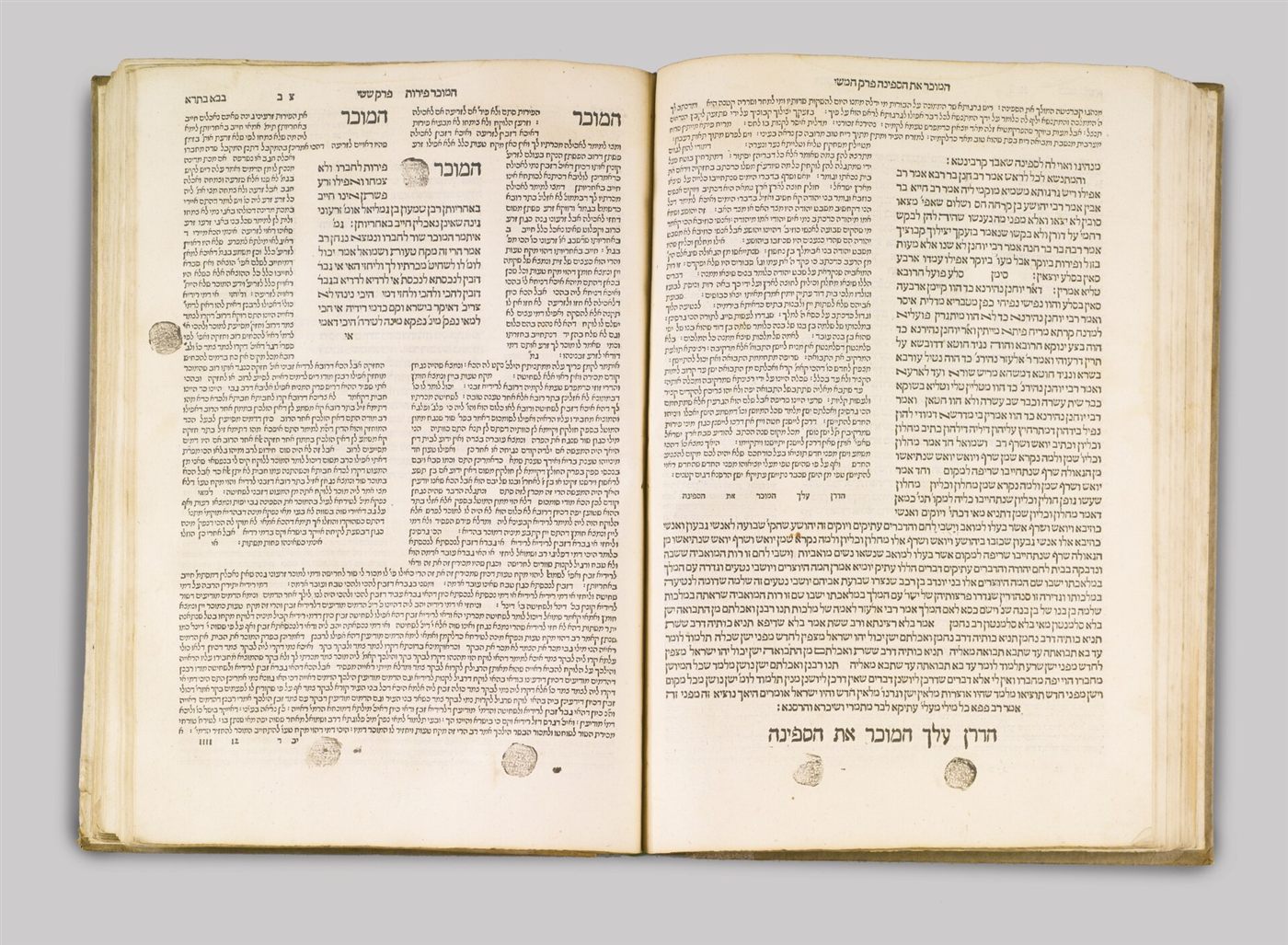 Página do Talmude de Babilônia, edição de Daniel Bomberg, Veneza, 1522